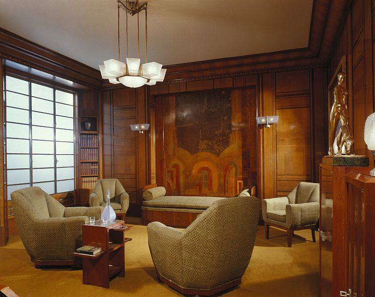 salon w brązowych odcieniach w stylu Art Deco