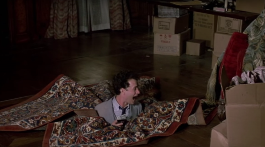 Tom Hanks wpadający w dziurę w podłodze