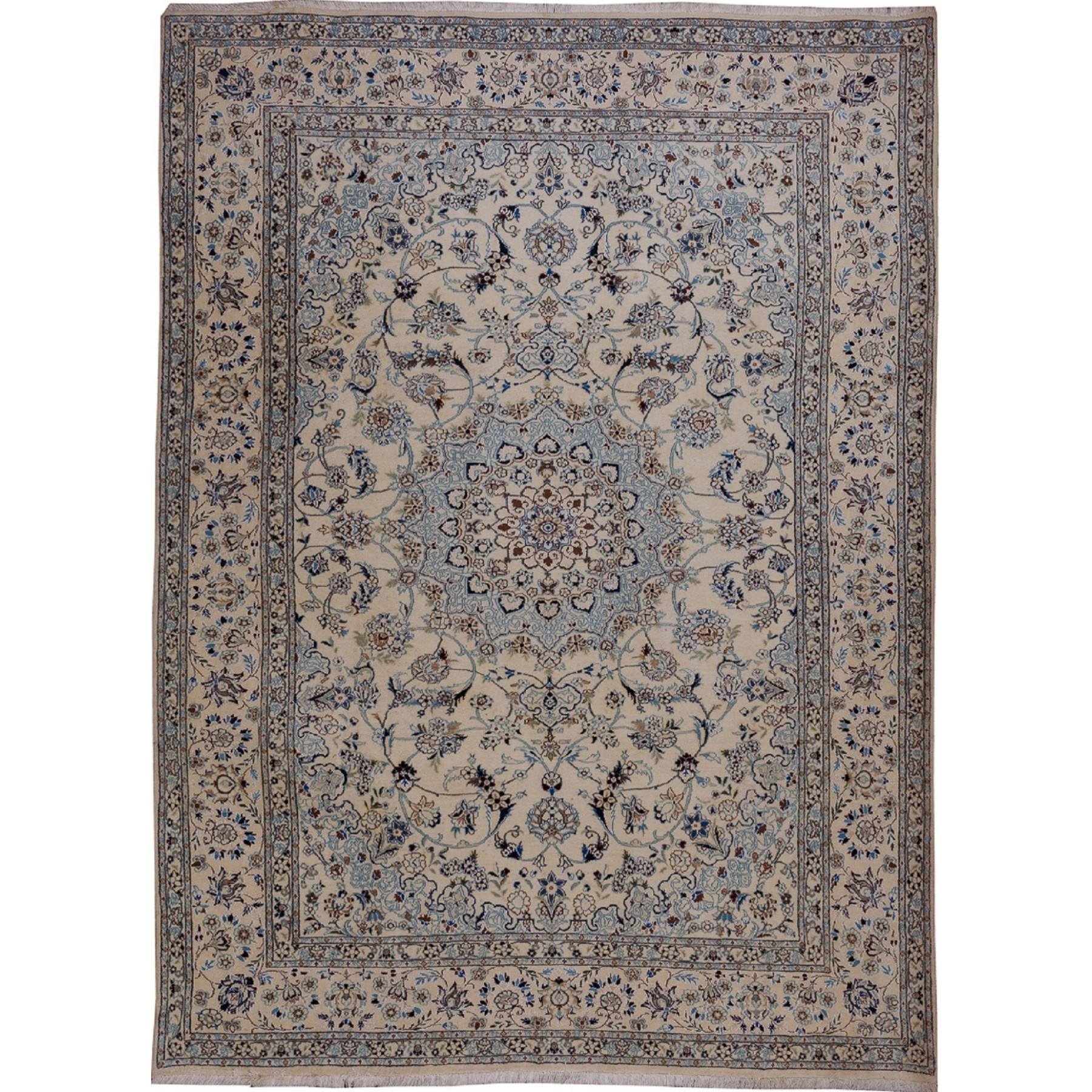 prostokątny dywan ornamentalny w jasnych odcieniach